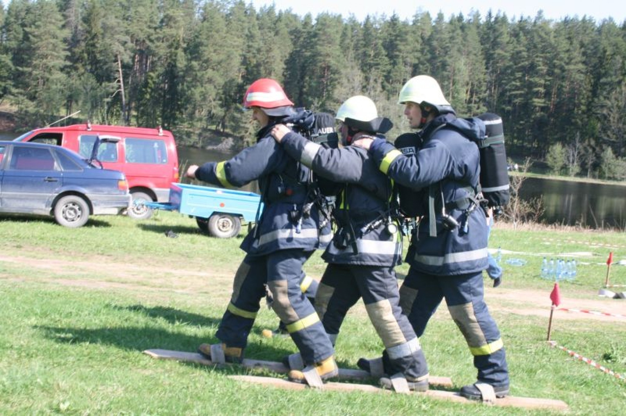 Ugunsdzēsēji svin svētkus ar sacensībām