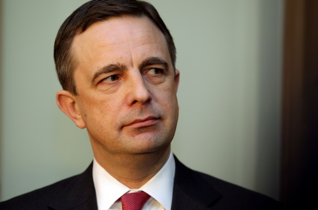 Papildināts - Ronis neredz alternatīvu Dombrovskim; strādās privātajā sektorā