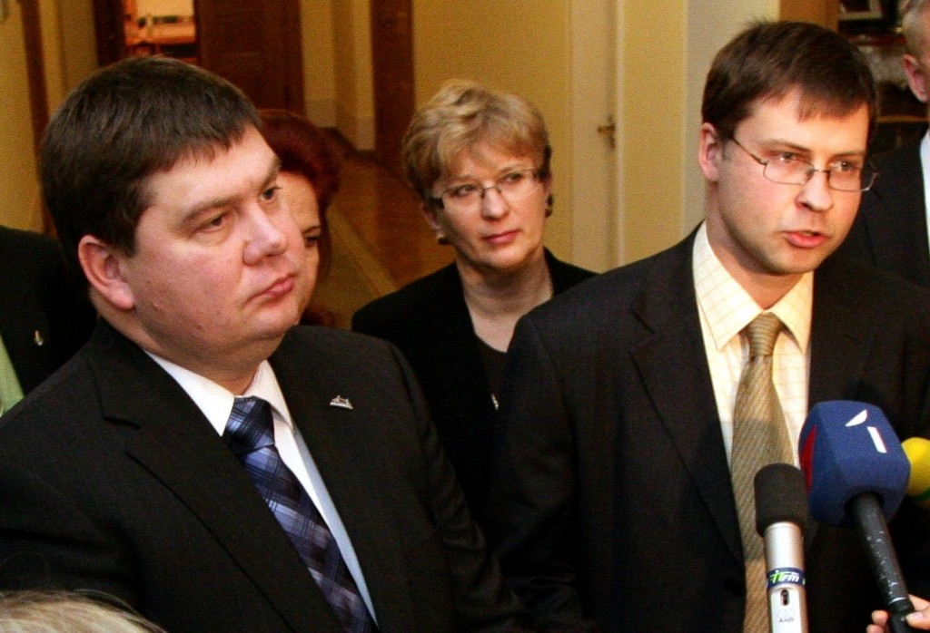 Dombrovskis atvainojas Kalvīša vietā par prettiesiski piemērotu disciplinārsodu