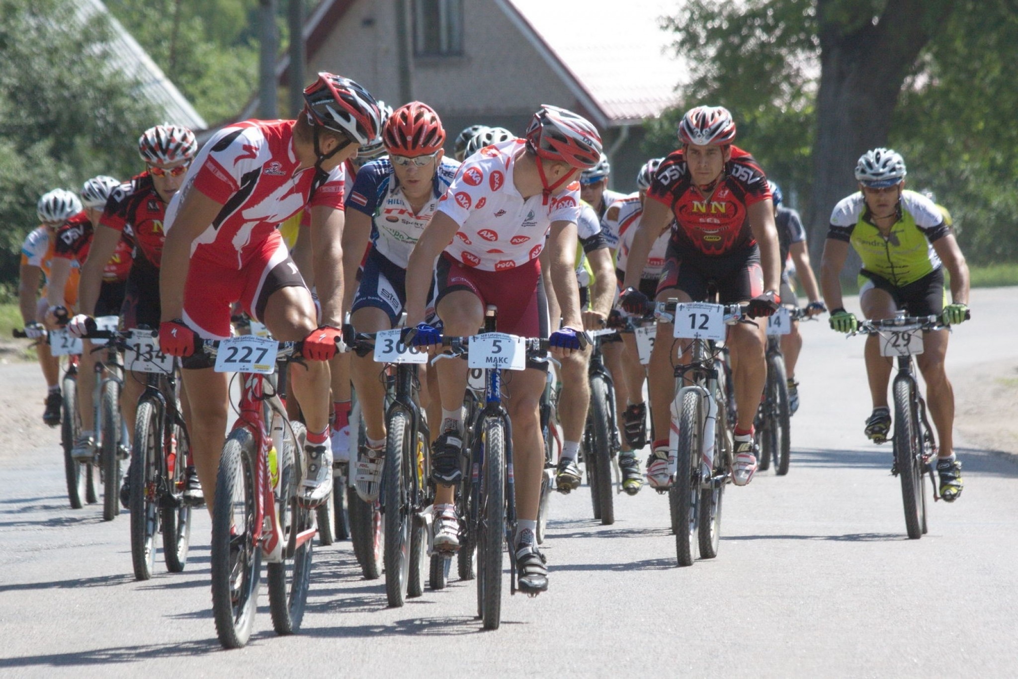SEB MTB 4.posmā veiksmīgi cīnās Jānis Rezins un Toms Knostenbergs