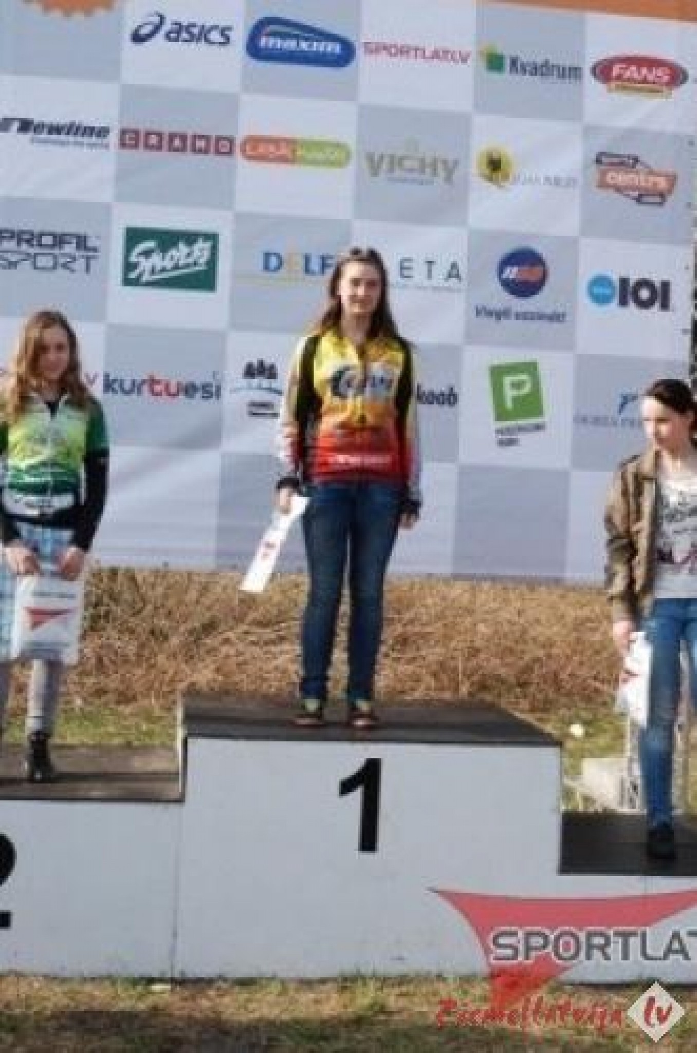 Rūta Brakovska pārliecinoši uzvar Baložu velokrosa trešajā posmā