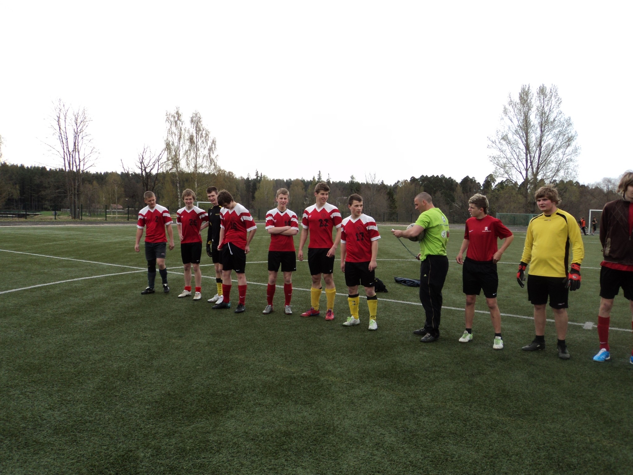 Futbolā Smiltenē uzvar ģimnāzisti