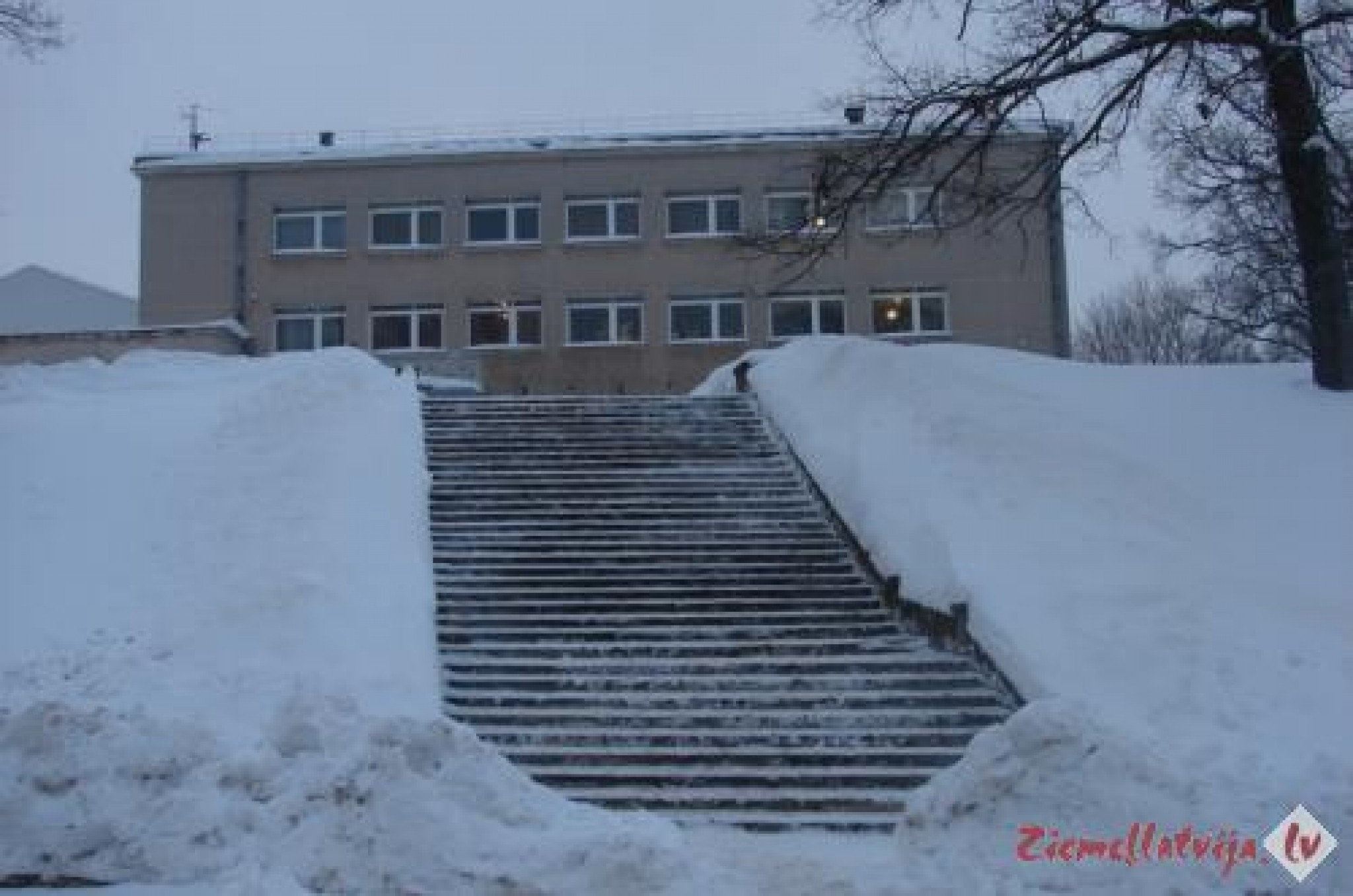 Grib pārbūvēt Smiltenes kultūras namu