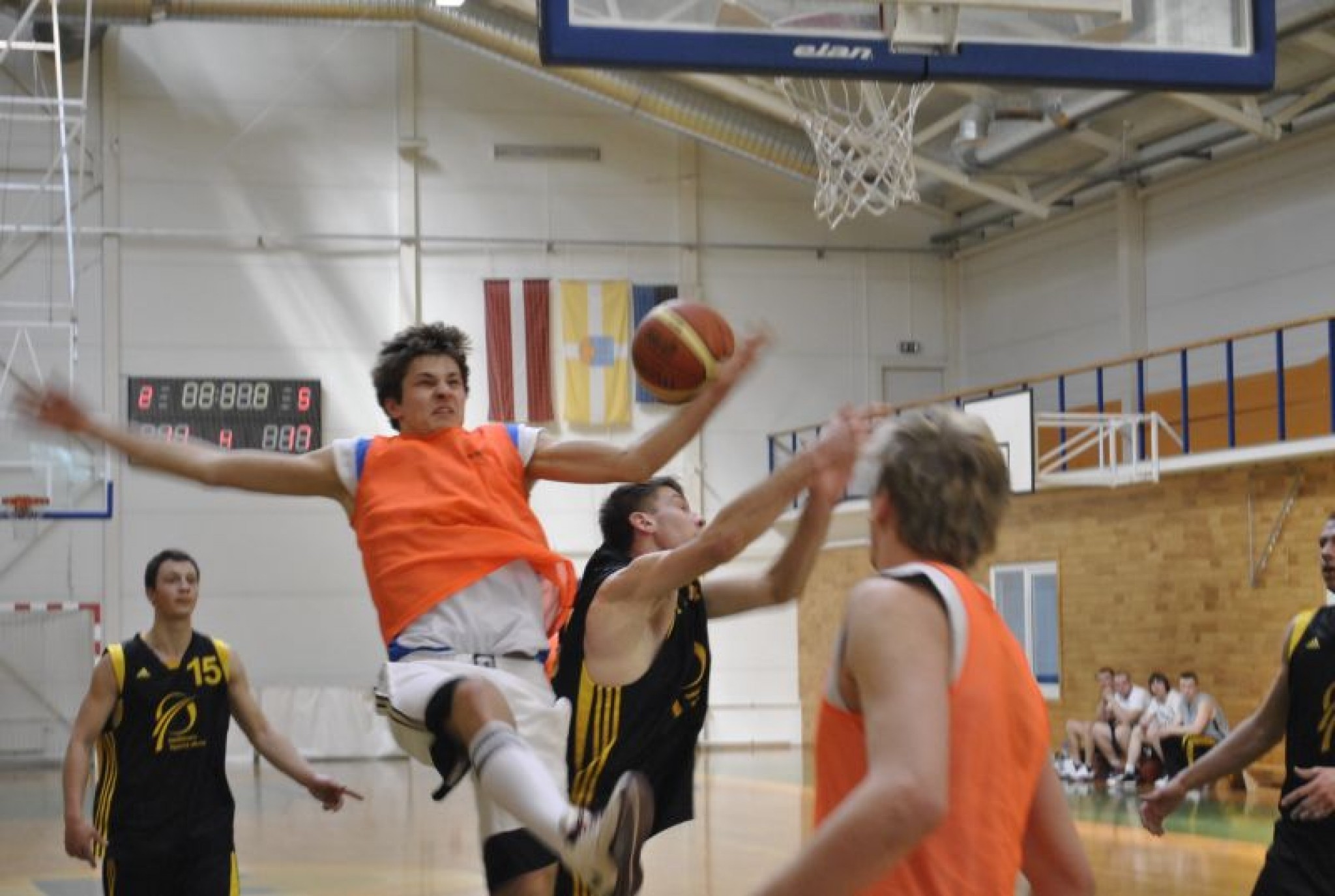 Par Smiltenes novada atklātā basketbola čempionāta uzvarētājiem kļūst “Valmiera/ 2010”(papildināts)