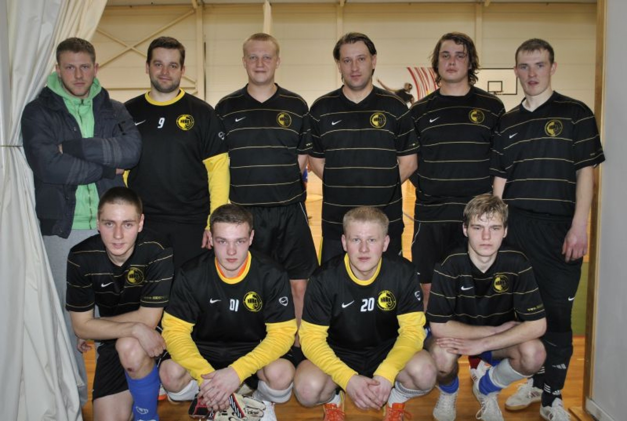 Čempionu kausu Smiltenē pārliecinoši izcīna valmierieši