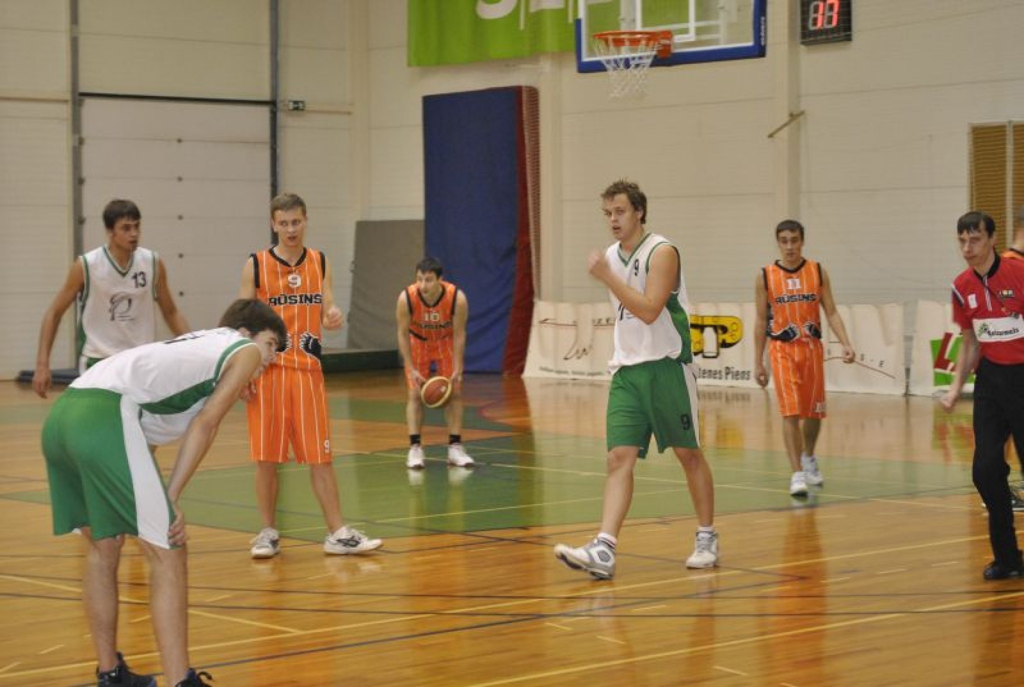 Smiltenē basketbola čempionātā sacenšas pirmās un otrās līgas komandas