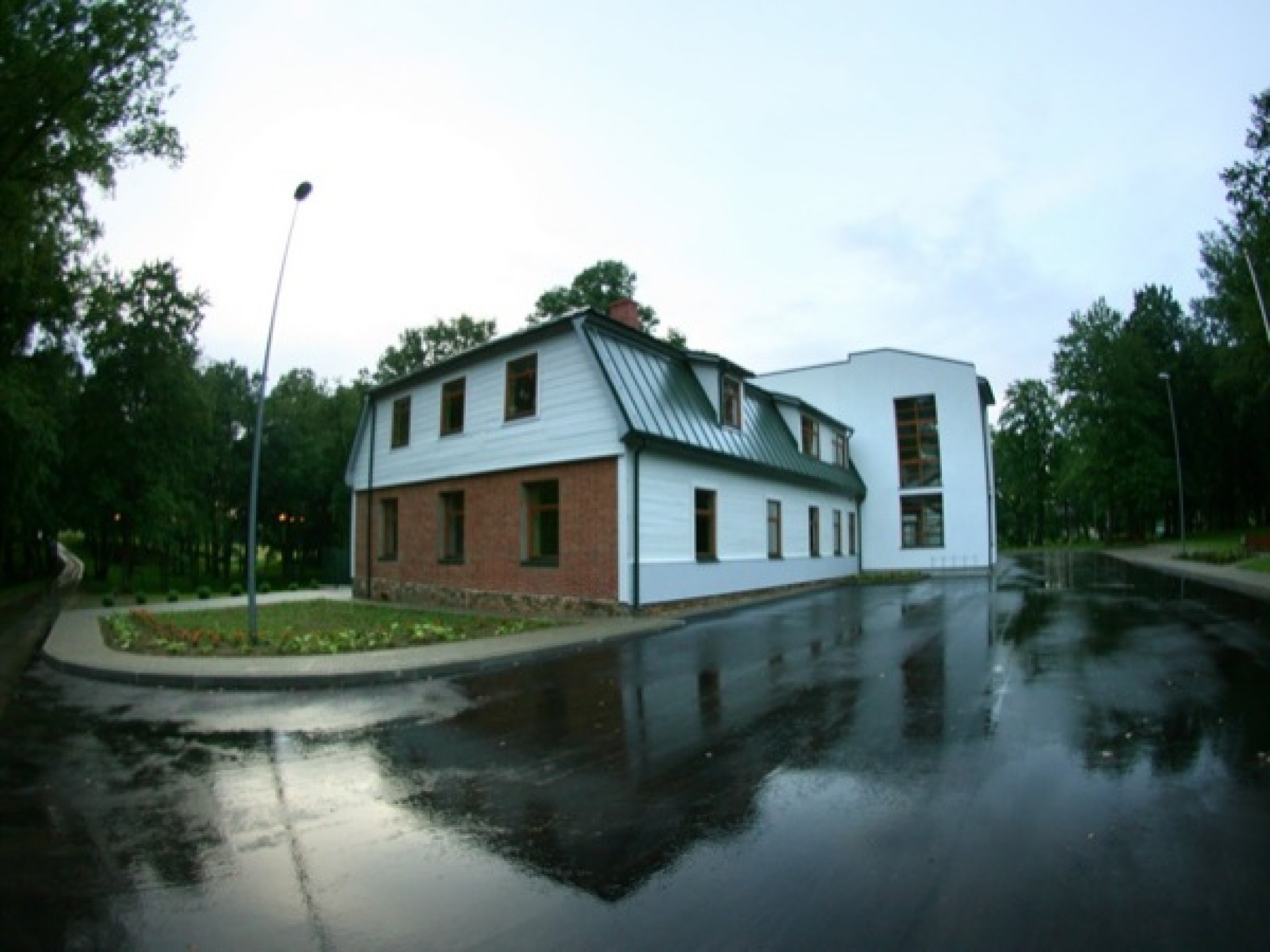 Sakops Lugažu muižas parka dīķi