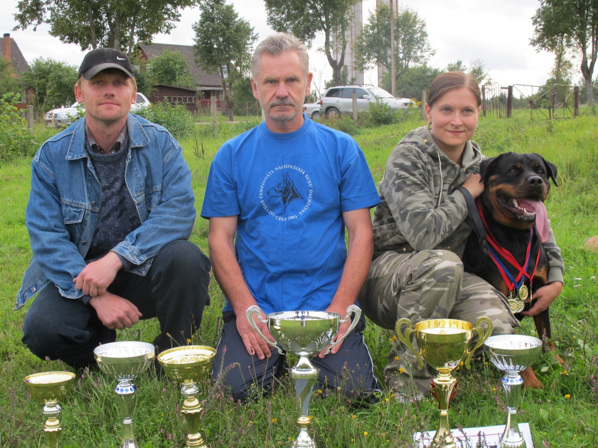 Valcēnieši iegūst čempionu titulus suņu daudzcīņas sacensībās