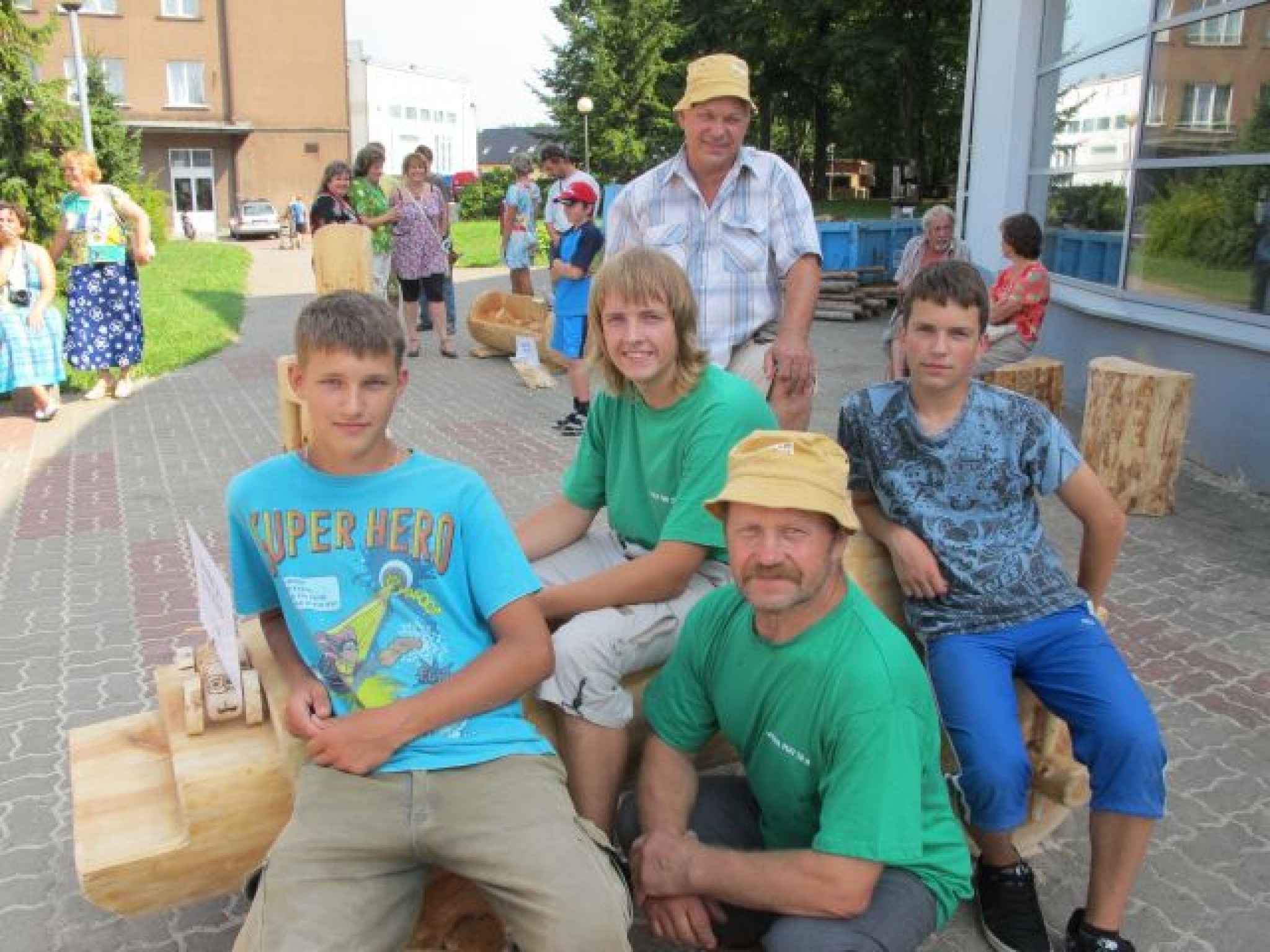 Starptautiskajā koka skulptūru simpozijā - 12 tēlnieki no sešām pasaules valstīm