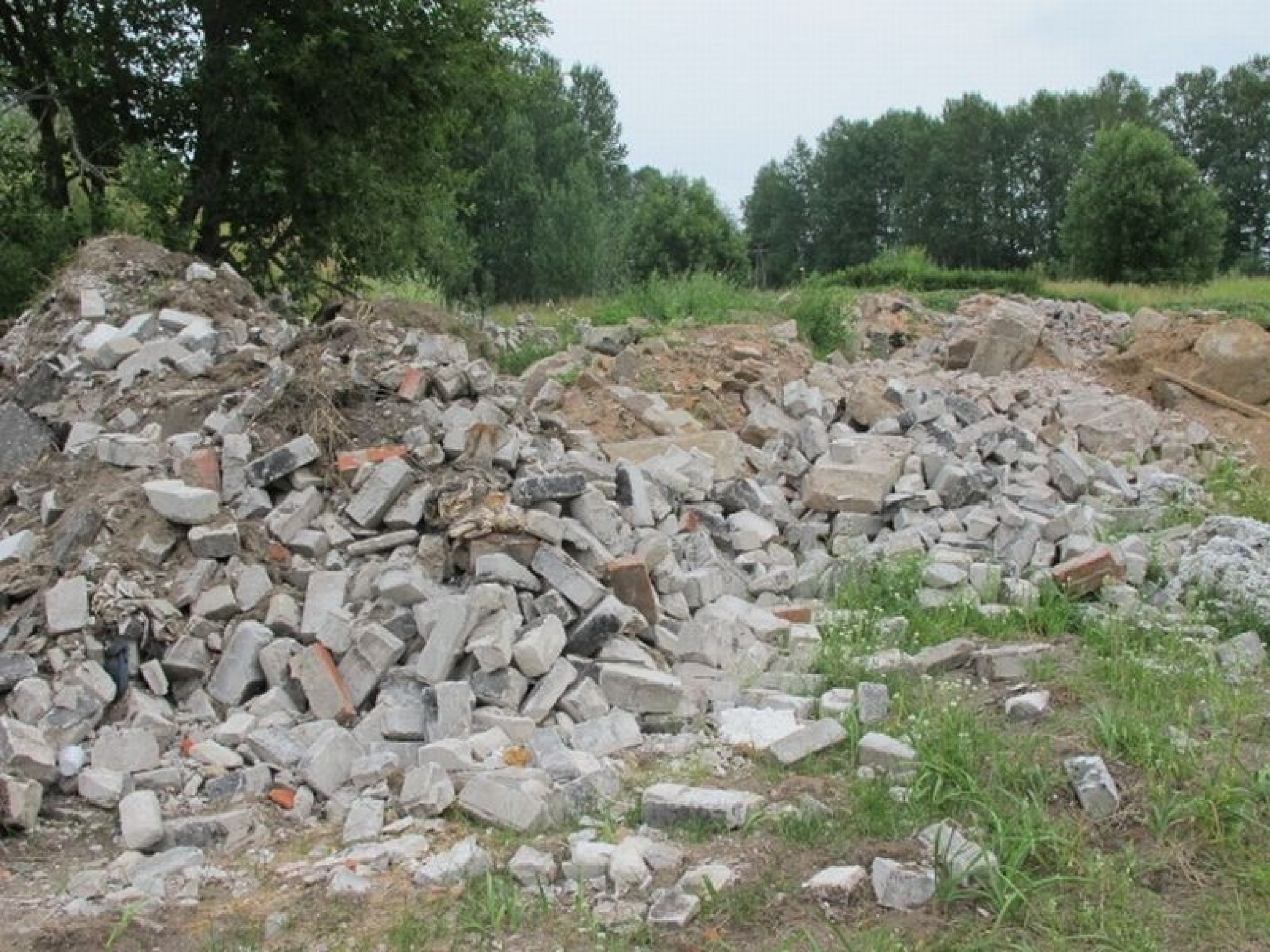 Iedzīvotāju bažām par būvgružu izgāšanu Valkas pilsētā nav pamata