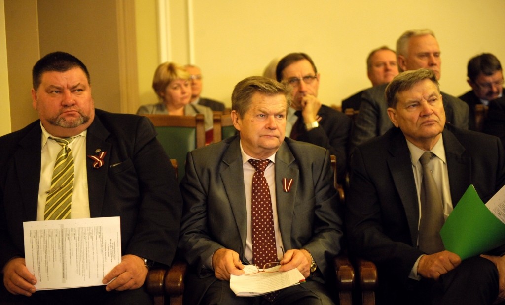 Saeimas komisija atbalsta deputātu skaita samazināšanu mazajās pašvaldībās