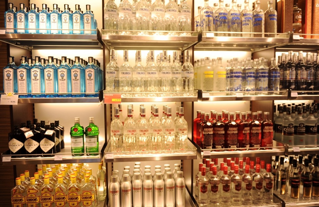 Pagaidām noraida ideju pārdot alkoholu tikai 21 gada vecumu sasniegušajiem
