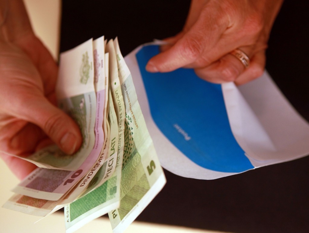 KNAB aicina Veselības ministriju definēt atļautās dāvanas