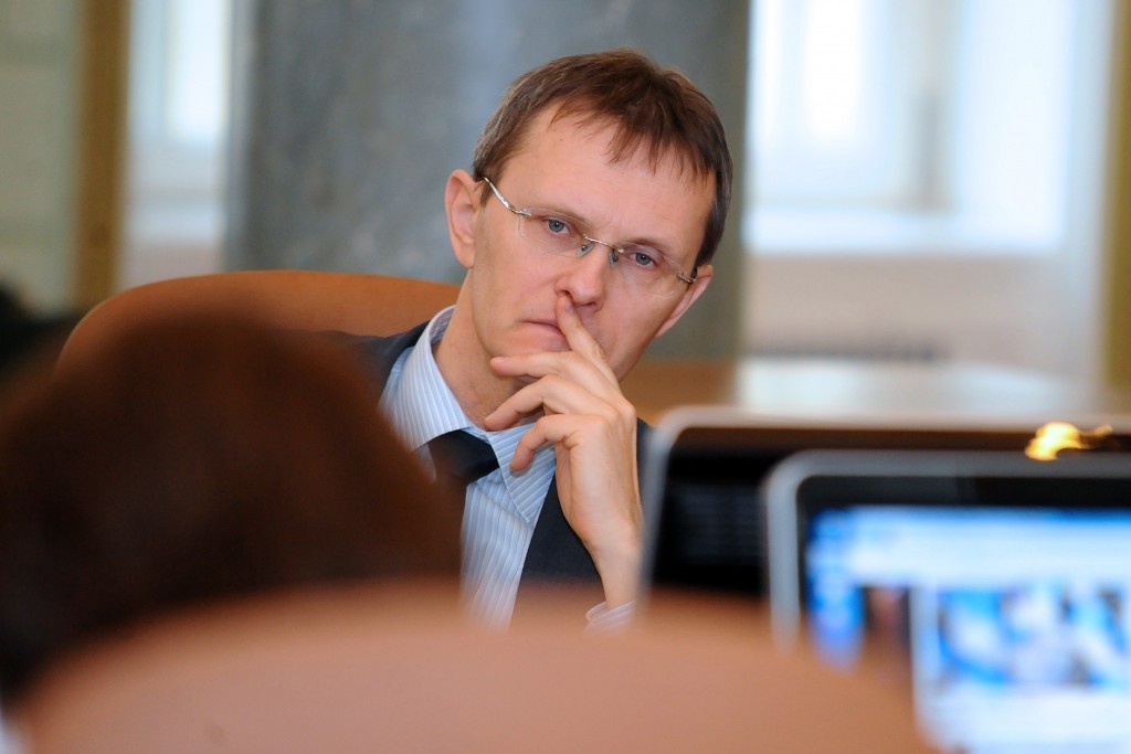 Nākamnedēļ spriedīs par neapliekamā minimuma paaugstināšanas iespējām