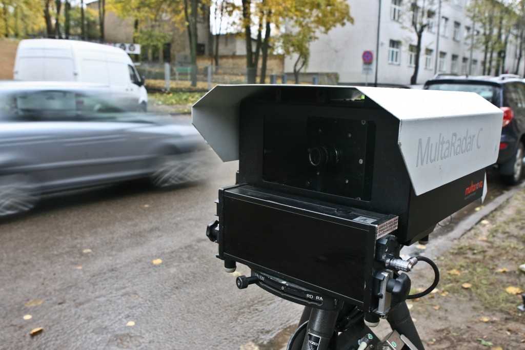 Lūdz pārbaudīt iedzīvotāju savāktos parakstus iniciatīvai par fotoradariem