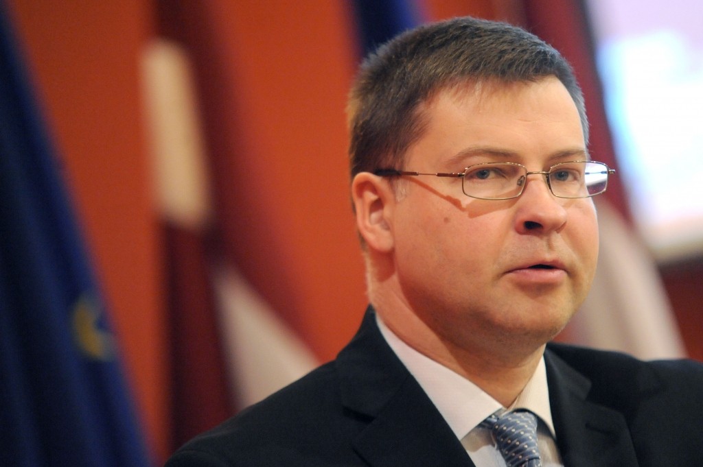 Dombrovskis kārtējo reizi valdības sēdē aicina garlaikotos pamest sēžu zāli