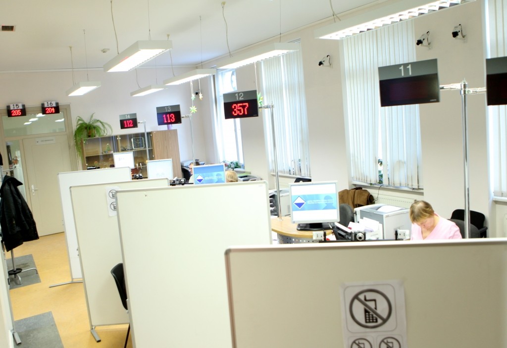 Saeima noraida ieceri ļaut cittautiešiem mainīt tautības ierakstu uz latvietis