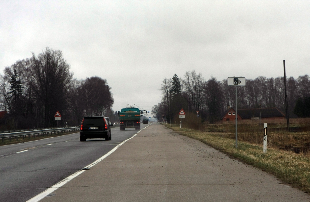 Četri policijai piederošie fotoradari līdz šim soda naudās ienesuši teju 1,2 miljonus latu