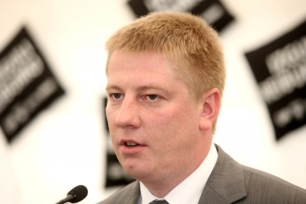 Pateicoties opozīcijai, satiksmes ministra amatā apstiprina Anriju Matīsu