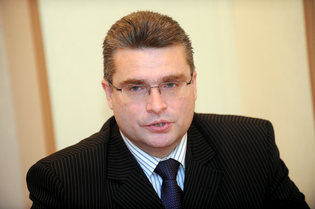 papildināta (14:47) - Parādos ieslīdzis narkomāns Pārdaugavā nodur spēļu zāles operatori un vienu vīrieti ievaino