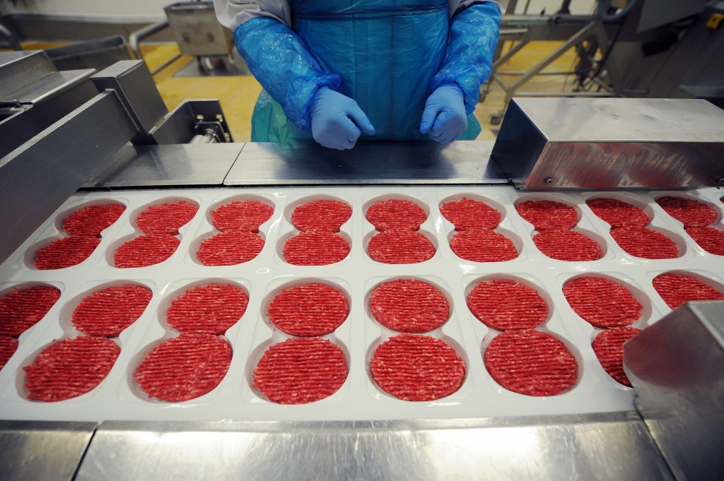 papildināta (15:06) - Latvijā nav iespējams konstatēt zirga gaļu produktos