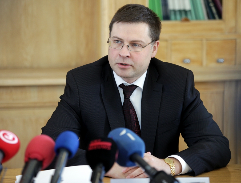 Dombrovskis sola ierobežot lauksaimniecības zemes pārdošanu ārzemniekiem