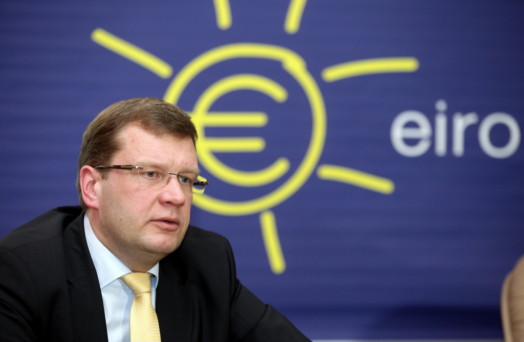 Pārejot uz eiro, no apgrozības būs jāizņem 59 miljoni banknošu un 488 miljoni monētu