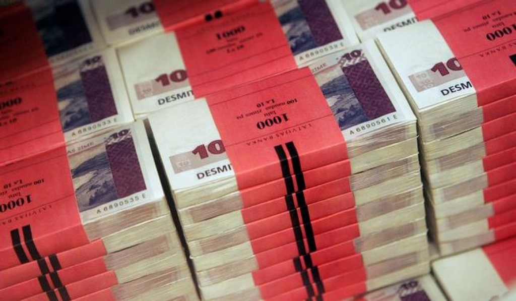 Kāds seniors pensiju fondos un dzīvības apdrošināšanā uzkrājis 2,19 miljonus latu