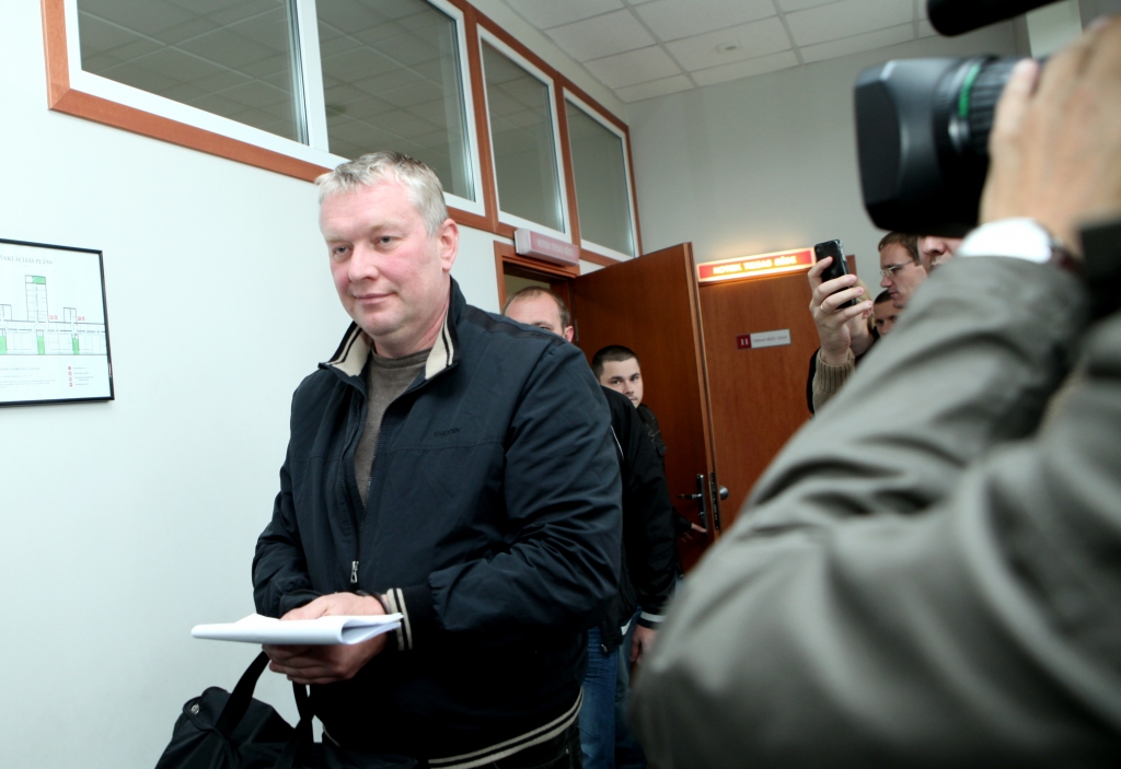 Bijušās Rīgas namu amatpersonas Ludviks, Segliņš un Kavacs lūdz atcelt apķīlājumu īpašumiem