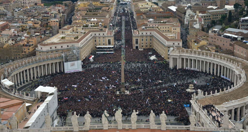 Pāvesta Franciska pirmā Angelus lūgšana pulcē vairāk nekā 100 000 cilvēku