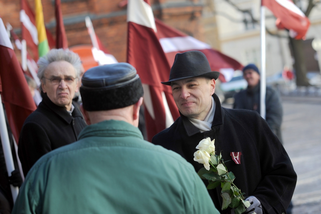 Vēsturnieks: Kamēr politiķi eksponēsies 16. marta un 9. maija pasākumos, tikmēr konfrontācijas būs neizbēgamas
