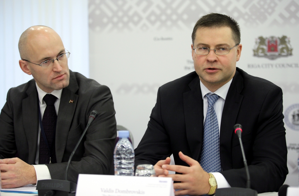 Dombrovskis pārmet Pavļutam prihvatizācijas veicināšanu