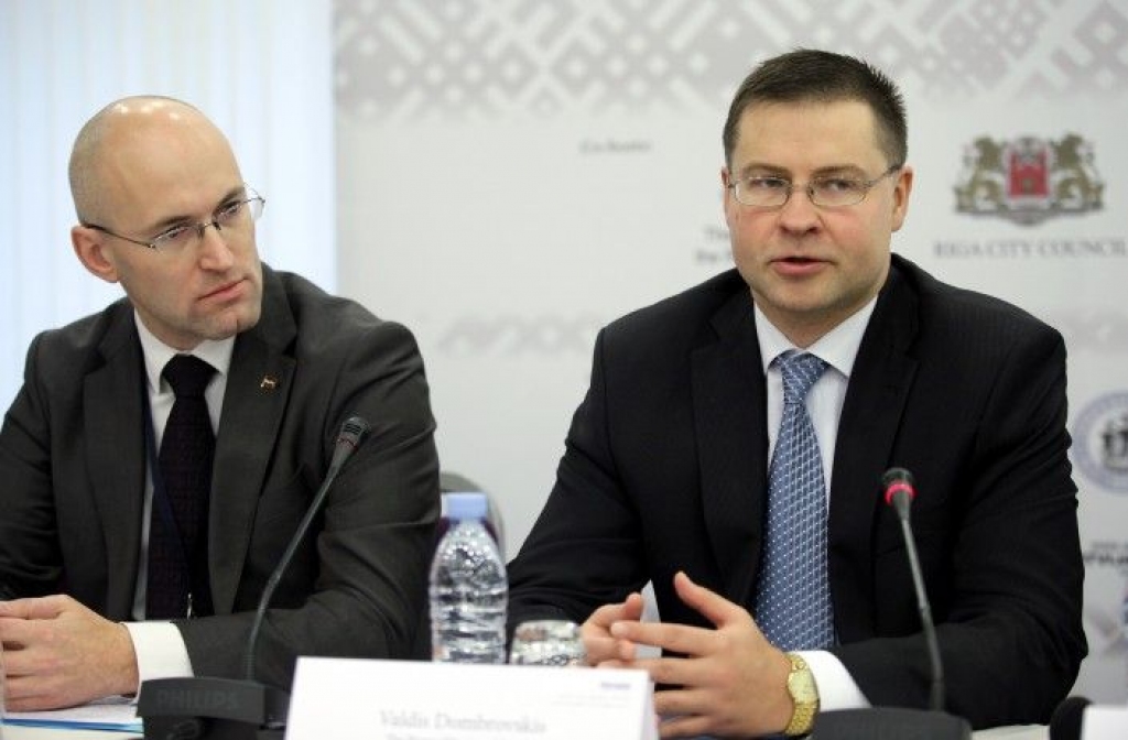 Dombrovskis spraigā diskusijā ar Pavļutu pārmet «prihvatizācijas» veicināšanu