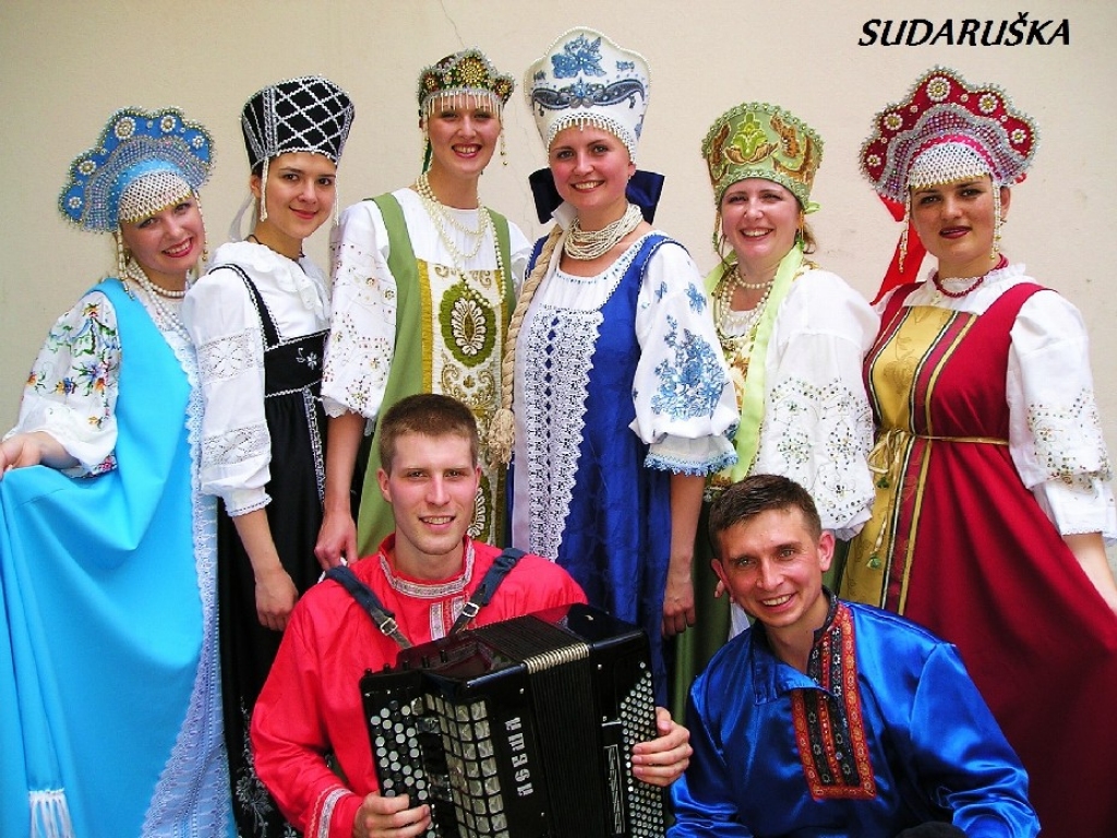 Kopā ar draugiem Sedā