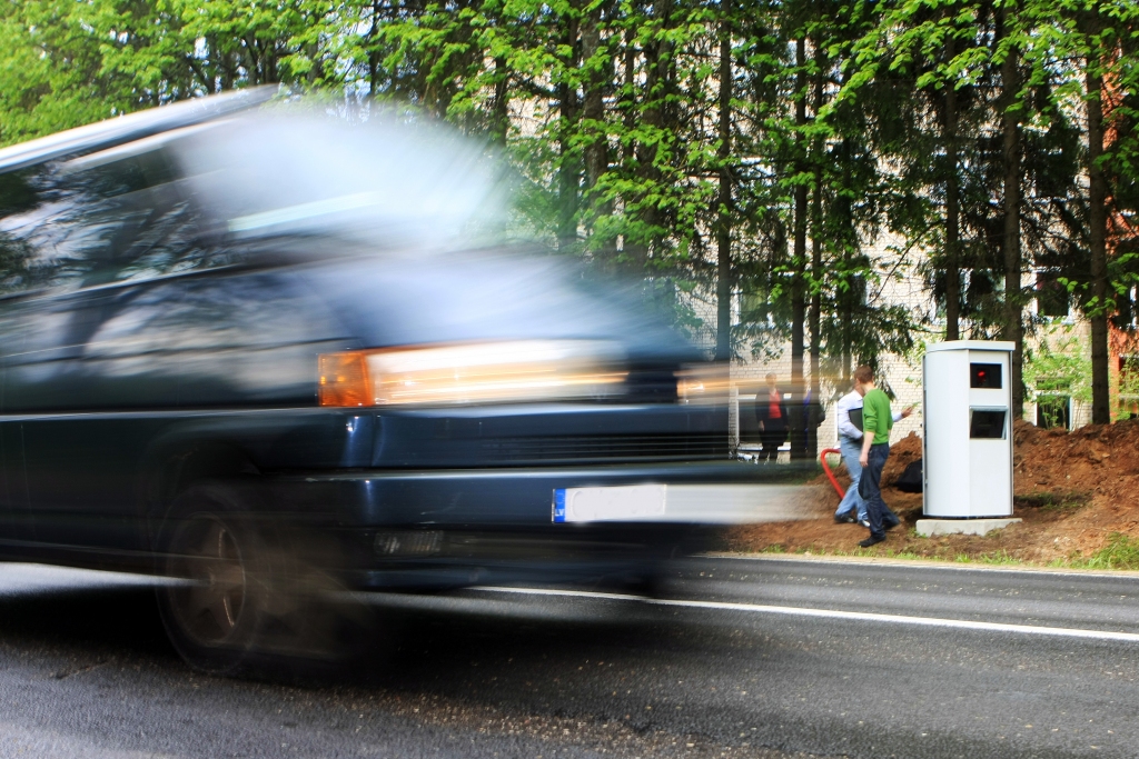 ST: Satversmei neatbilst aizliegumus auto īpašniekam pārsūdzēt fotoradaru sodu