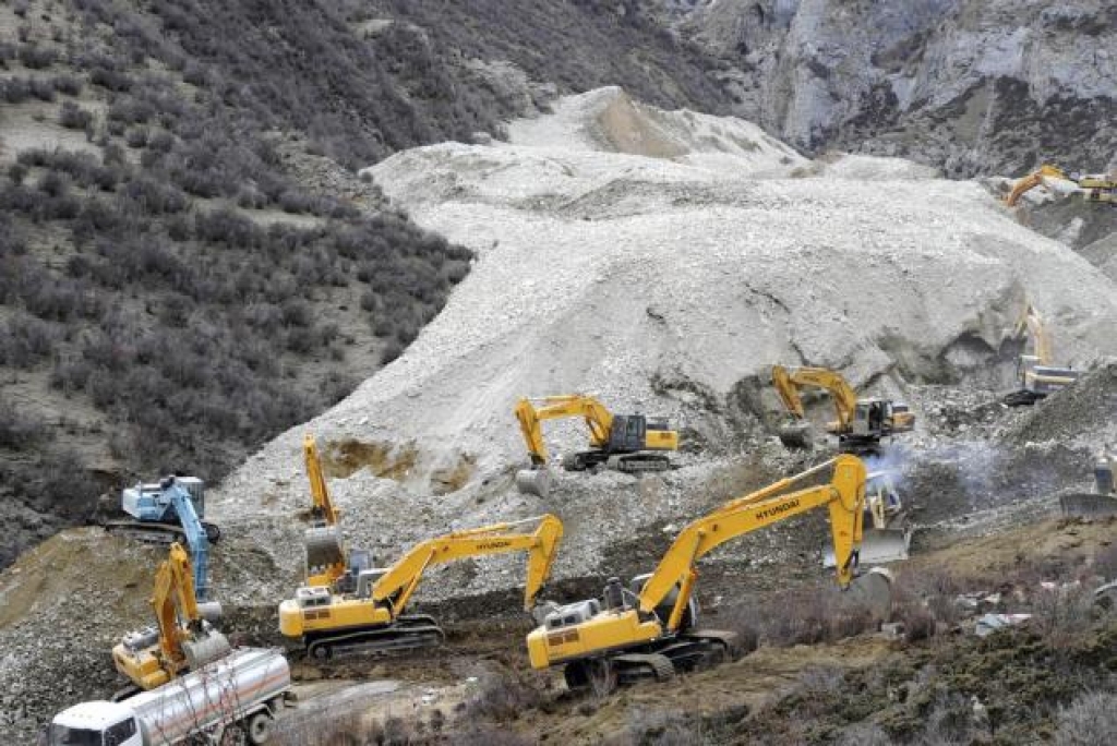Zemes nogruvumā Tibetā aprakti 83 kalnrači; neviens izdzīvojušais nav atrasts