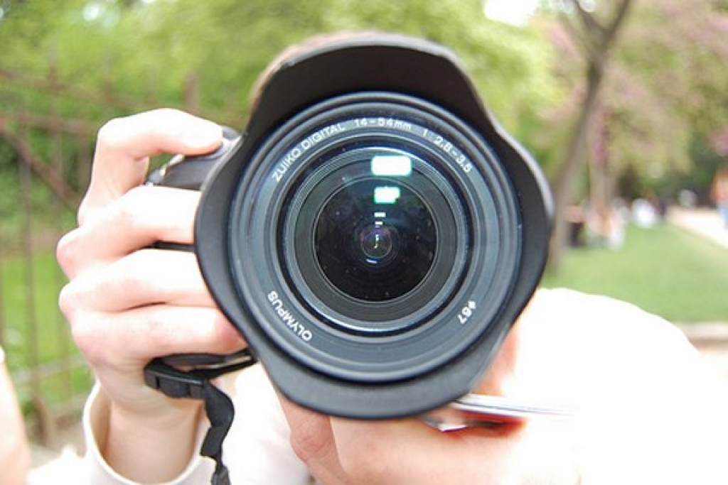 Mācās fotografēt