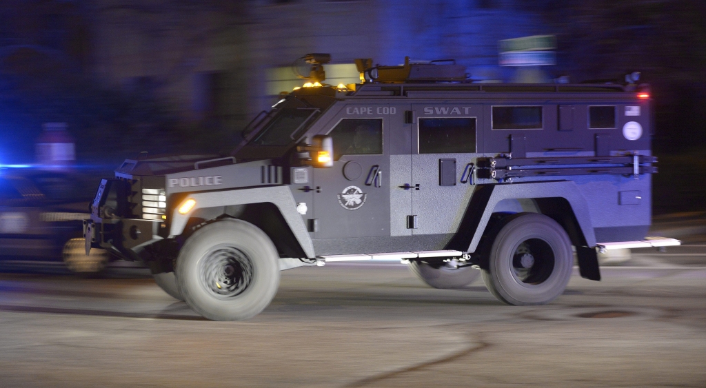 papildināta (13:12) - Policija notvērusi vienu no Bostonas spridzinātājiem; aizturētais slimnīcā miris
