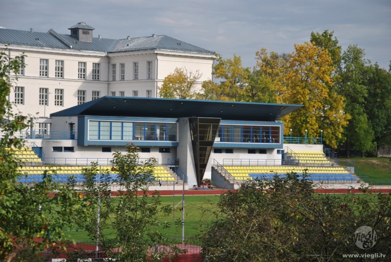 Deju svētkos stadionā