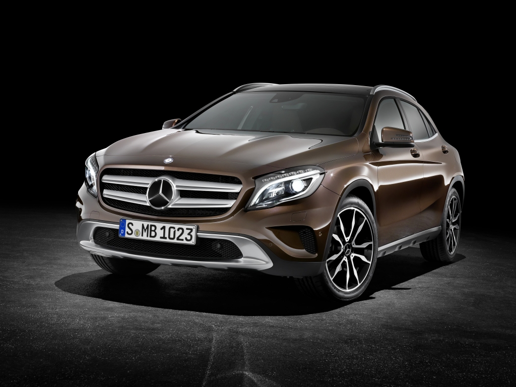 Iepazīstina ar Mercedes – Benz GLA apvidus automobili