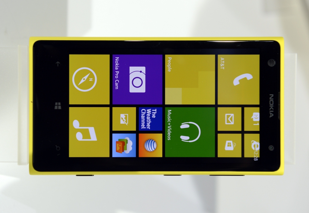 Papildināta - Microsoft pirks Nokia mobilo telefonu biznesu