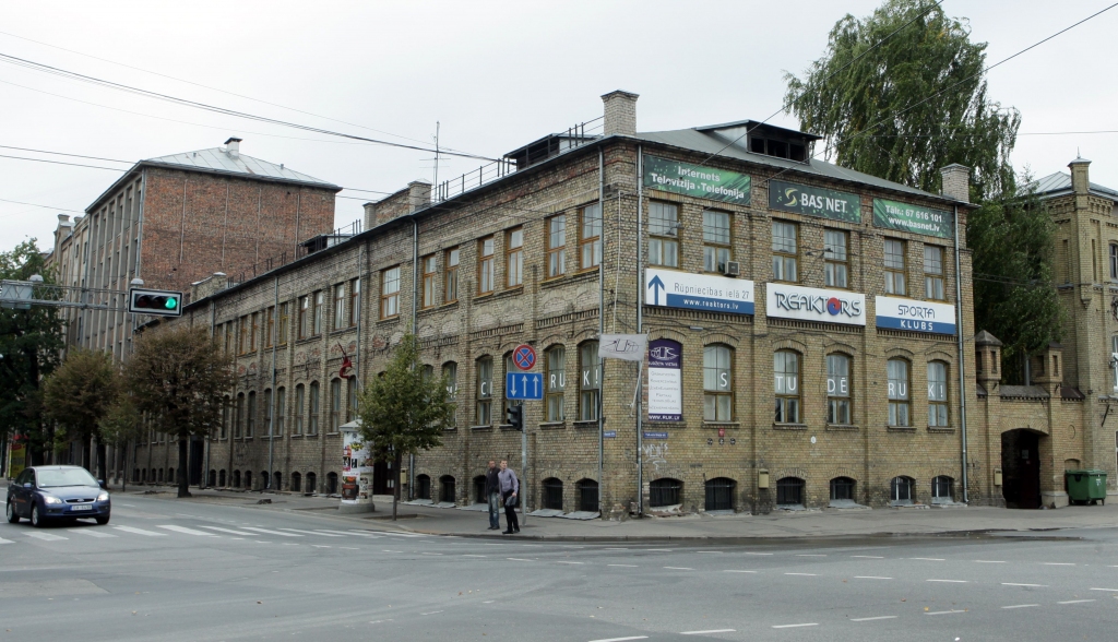Par ugunsgrēku SIA New Rosme noliktavā un Rīgas uzņēmējdarbības koledžā uzsākts kriminālprocess