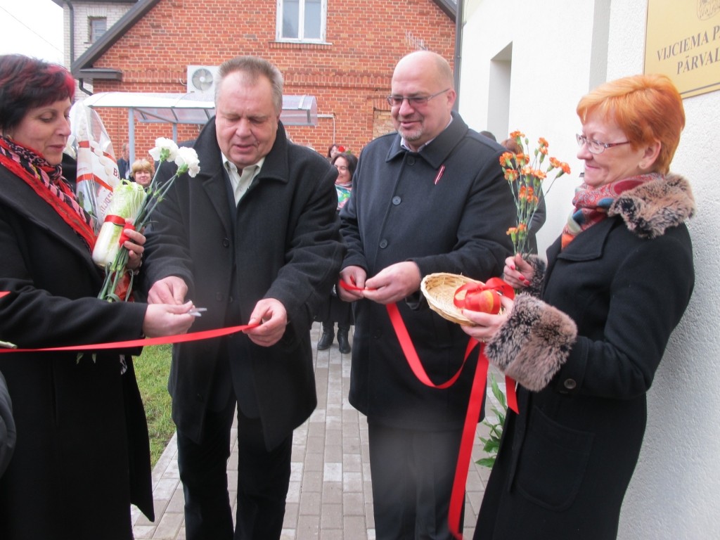 Vijciemā atklāj renovēto pagasta pārvaldes ēku