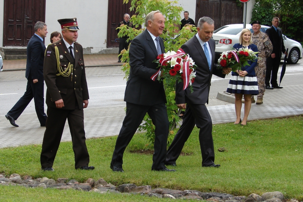 Valsts prezidents Andris Bērziņš viesojās Smiltenē