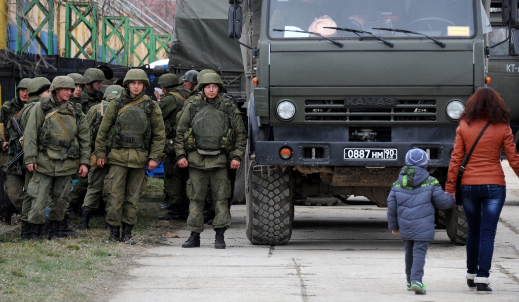 Brīvprātīgo bataljons Donbass iznīcina divus teroristiem pilnus kamazus