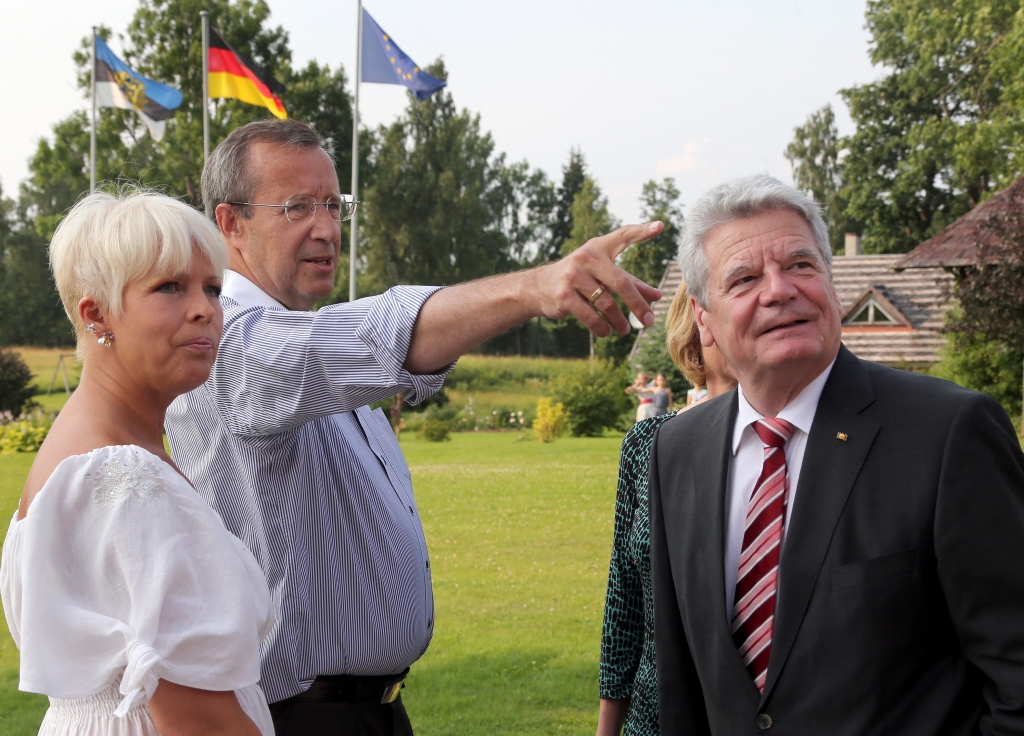 Skandāls Igaunijā: Mediji fiksē valsts pirmās lēdijas sānsoli
