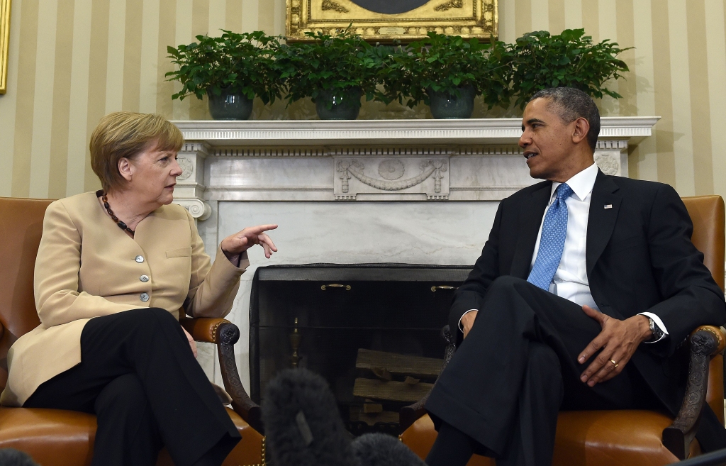 Obama un Merkele brīdina par bīstamu konflikta eskalāciju Ukrainā