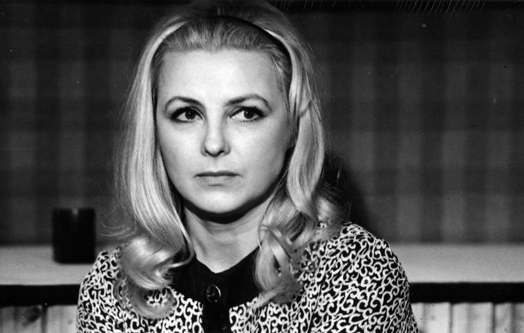 Vija Artmane: Zini, puisīt, teātris nav domāts vārguļiem*