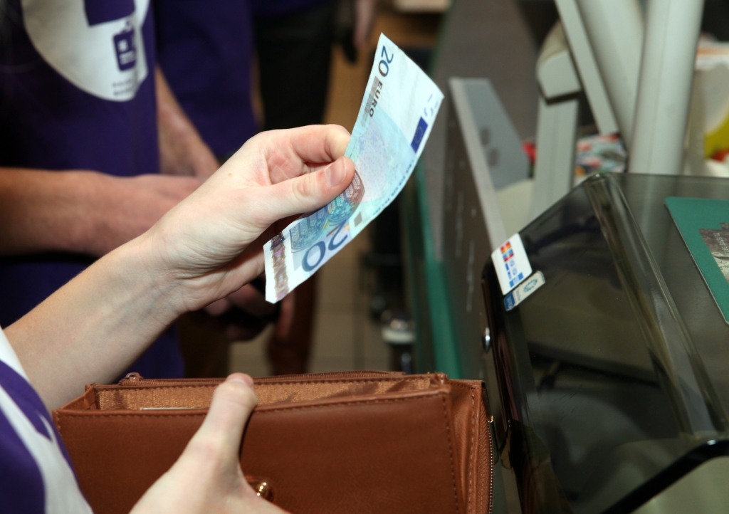 Lietuvā drīzumā var tikt paaugstināta minimālā mēnešalga