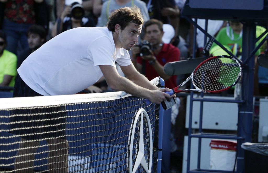 Gulbis pamanās izsēt divu setu pārsvaru un zaudē austrietim Tīmam